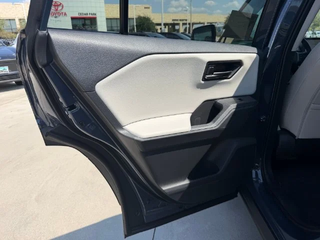 New 2026 Cloud Toyota XLE Premium image 20