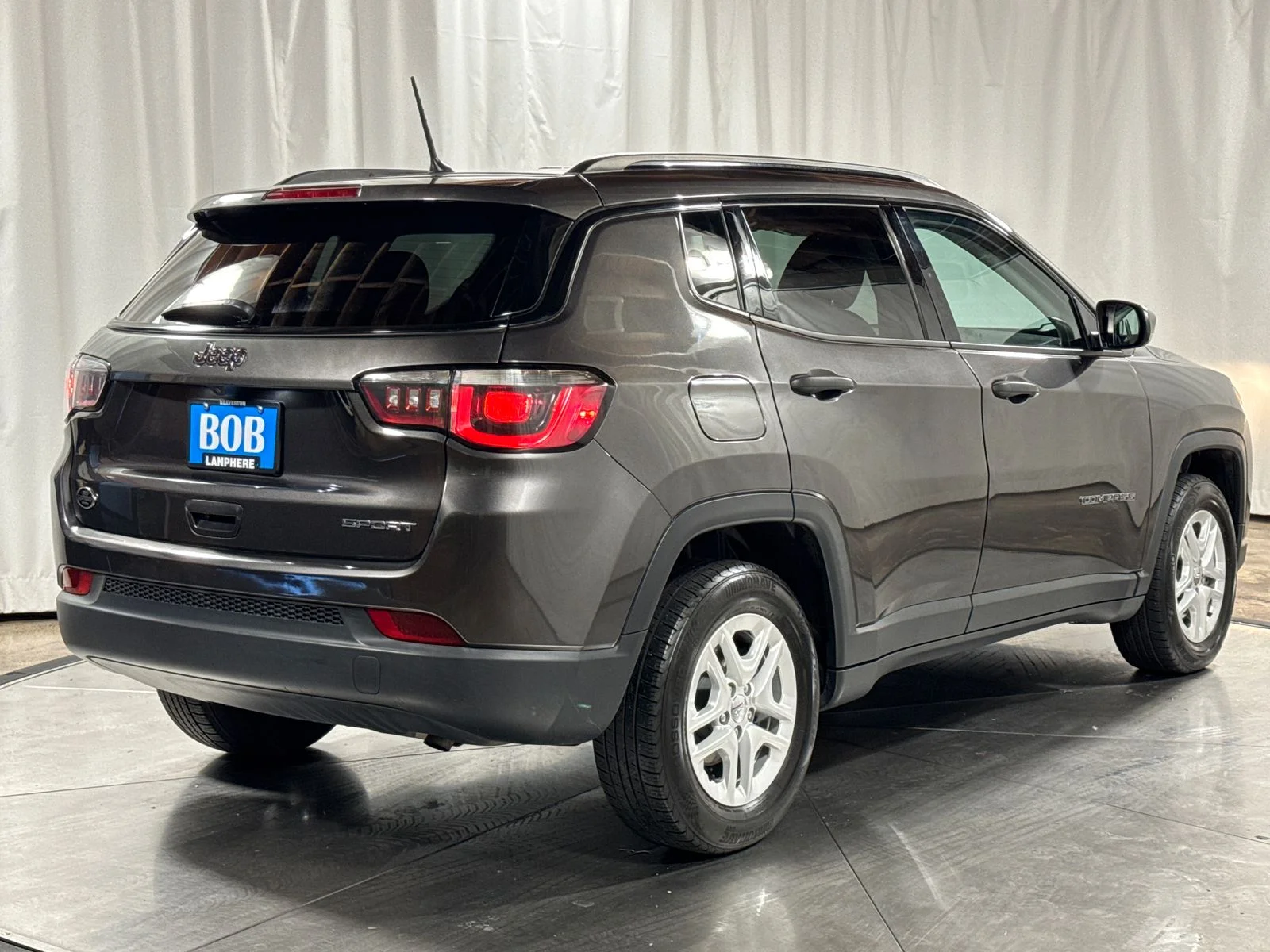 Used 2018 Granite Crystal Metallic Clearcoat Jeep Sport image 10