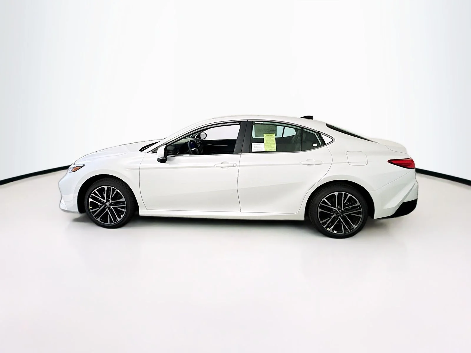 New 2026 Wind Chill Pearl <sup>1</sup> Toyota  XLE AWD image 3
