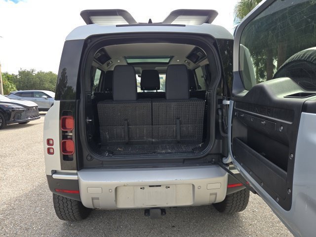 Used 2022 Silver Land Rover S image 9