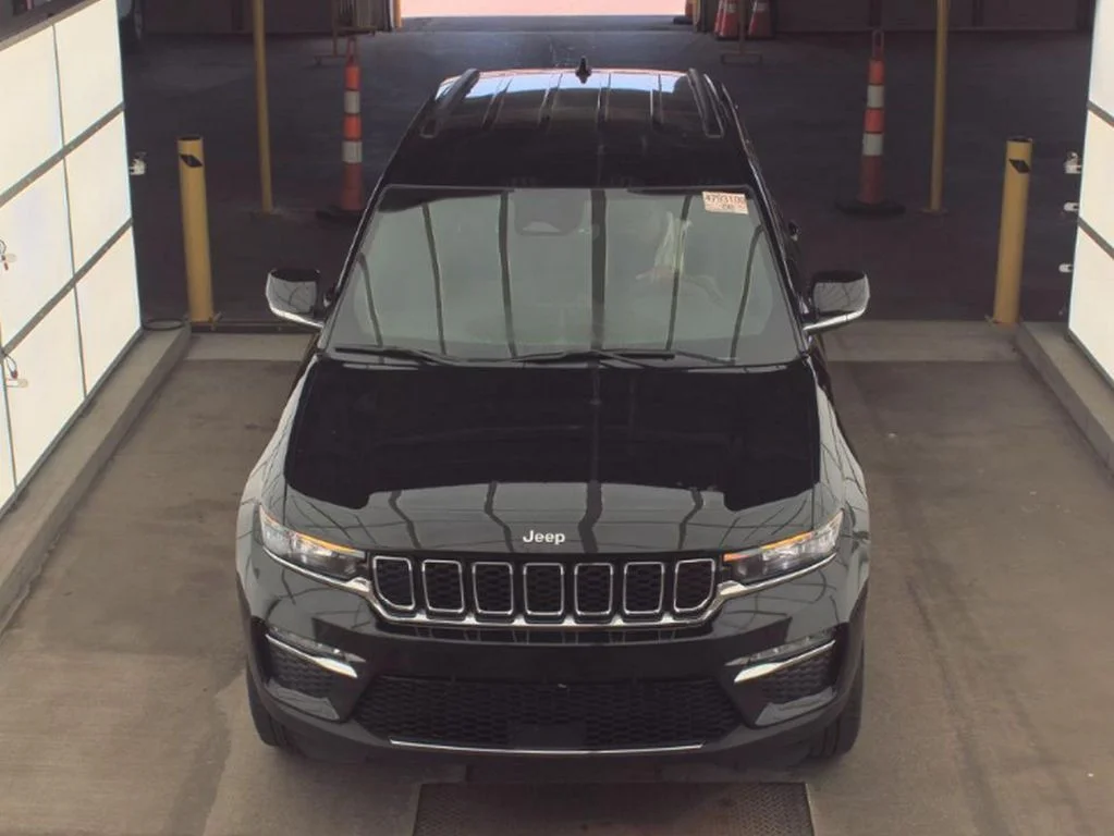 Used 2024 Diamond Black Jeep Limited image 2