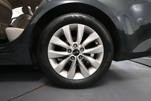 Used 2016 Green Kia LX image 11