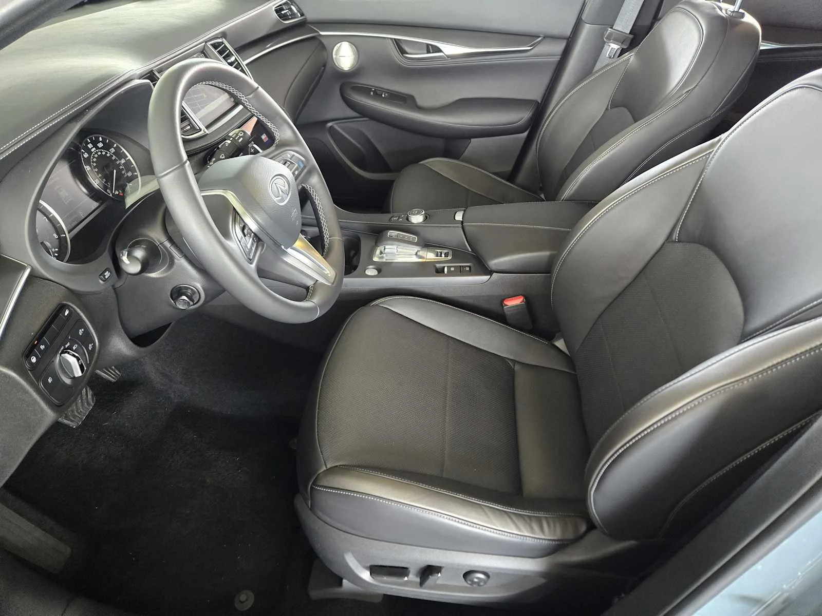 Certified Used 2025 Slate Gray INFINITI ESSENTIAL image 14