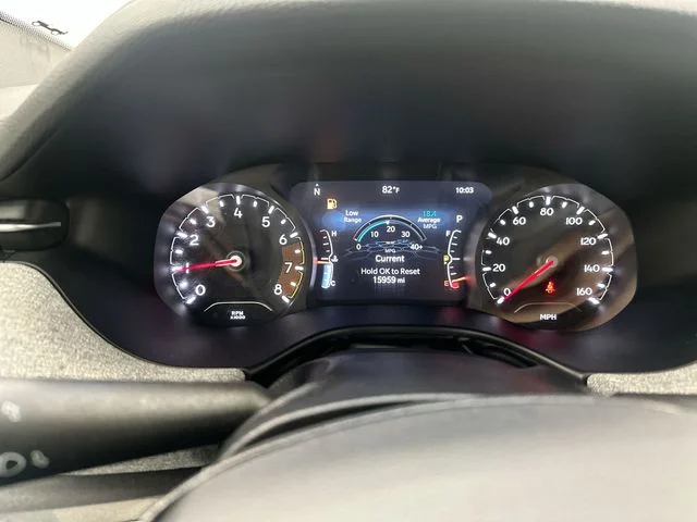 Used 2024 White Jeep Latitude image 11