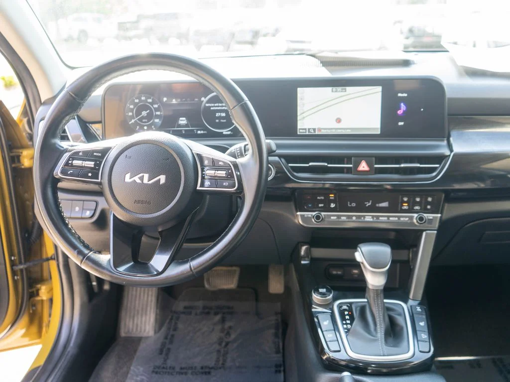 Used 2024 Green Kia S image 14