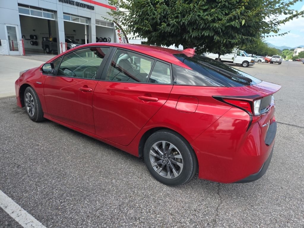 Used 2022 Red Toyota XLE image 4