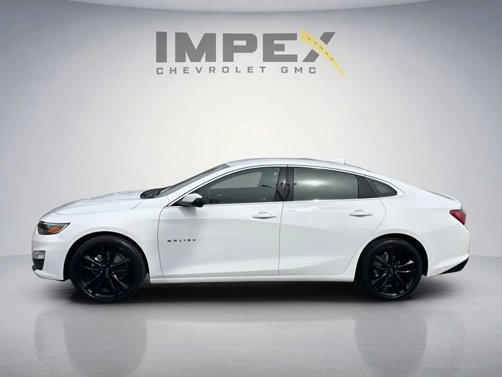 Used 2024 Summit White Chevrolet 1LT image 2