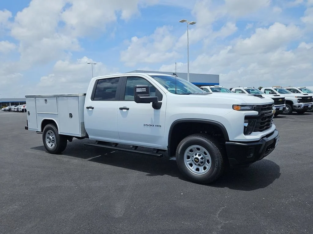 New 2026 Summit White Chevrolet WT image 9