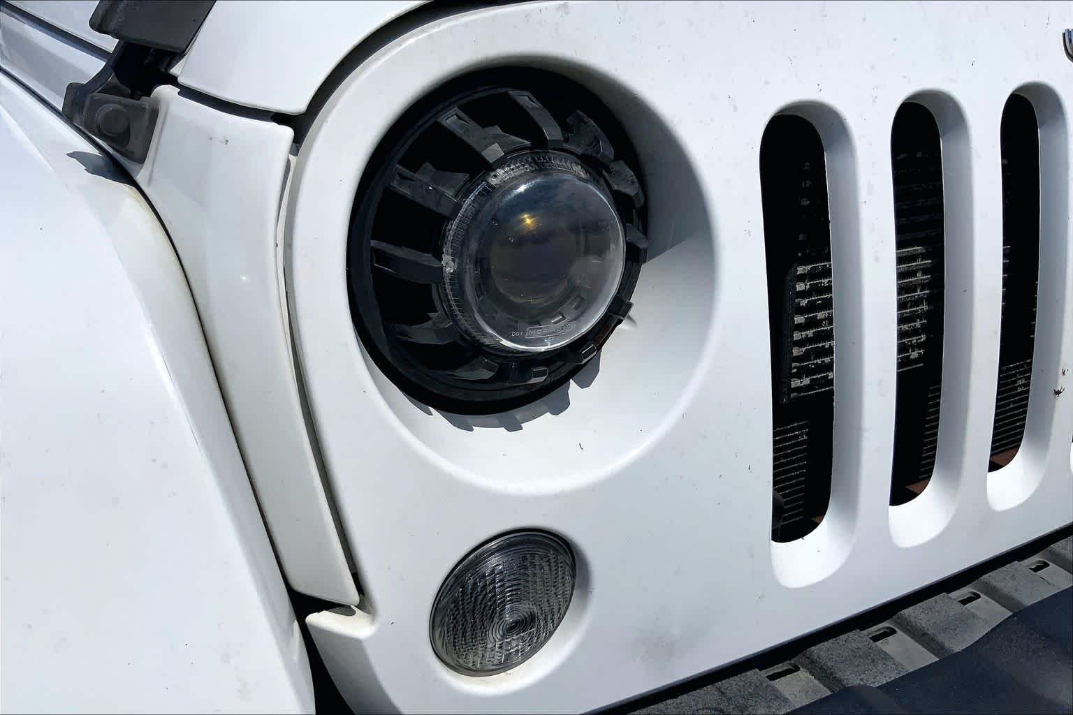 Used 2014 Bright White Clearcoat Jeep Rubicon X image 26