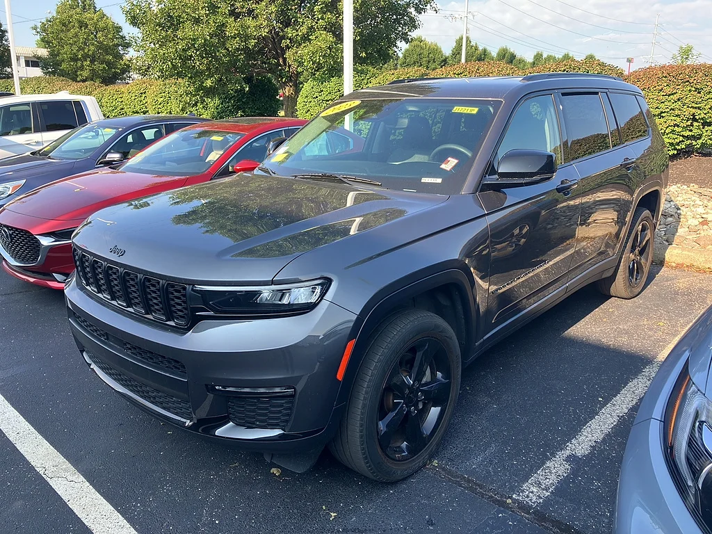 Used 2023 Baltic Gray Metallic Clear Coat Jeep Limited image 3