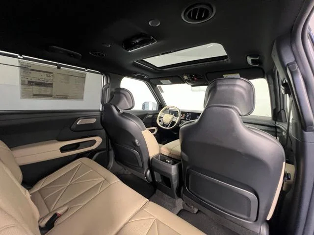 New 2027 White Kia EX image 38