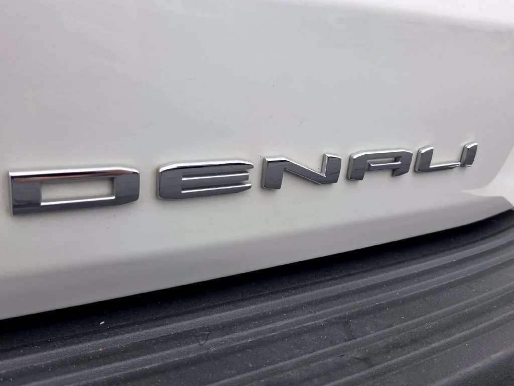 Used 2023 WHITE FROST TRICOAT GMC Denali Ultimate image 14