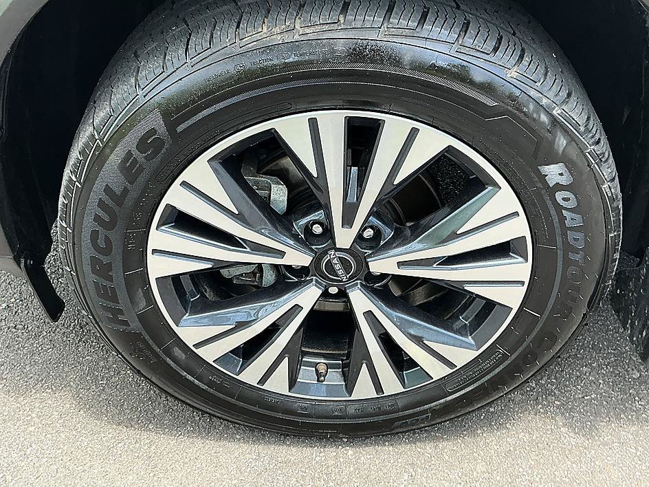Certified Used 2023 Pearl White Tricoat Nissan SV image 7