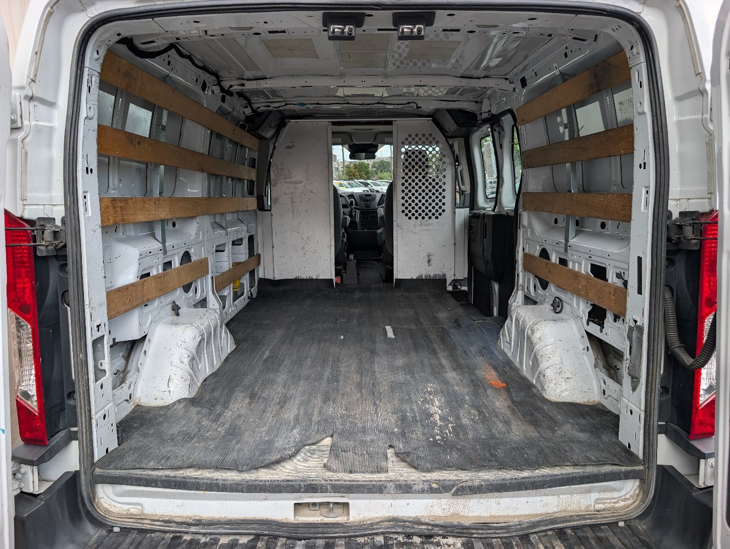 Used 2016 Oxford White Ford  image 24