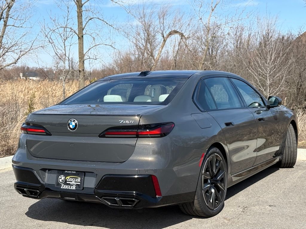 2025 BMW 7 Series 760i - Photo 6