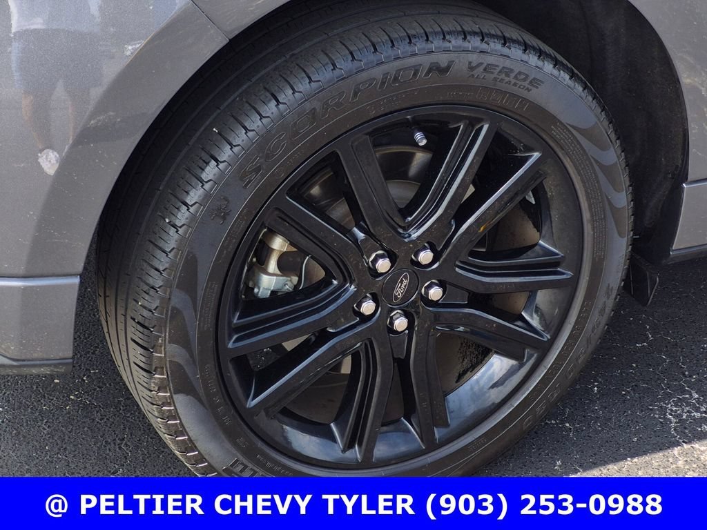 Used 2023  Ford SEL image 7