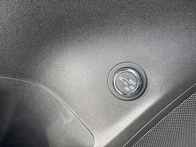 Used 2021 Blue Buick Essence image 12