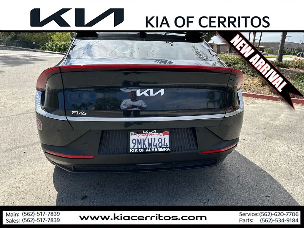 Certified Used 2024 Blue Kia Light image 4