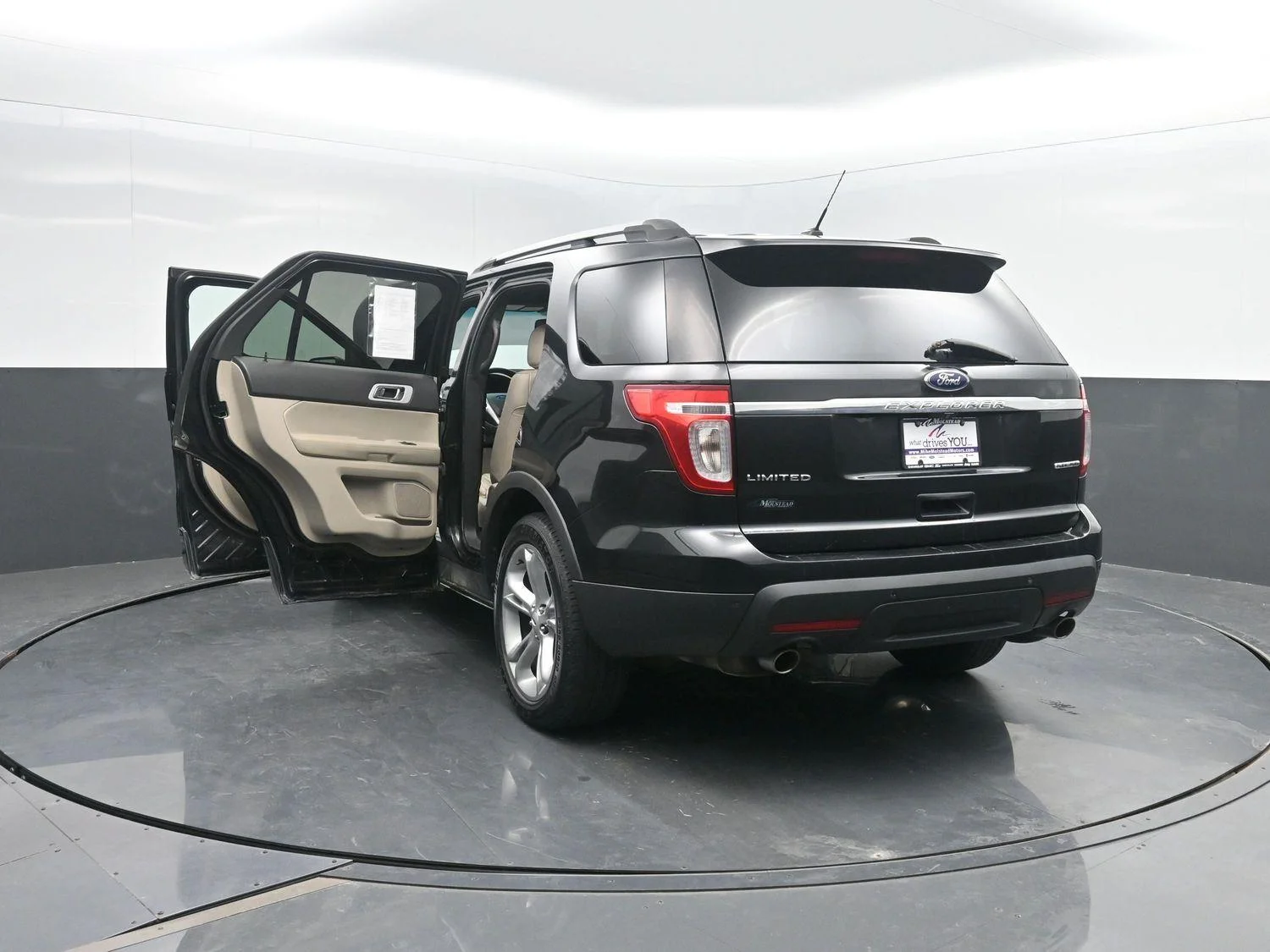 Used 2015 Tuxedo Black Metallic Ford Limited image 43