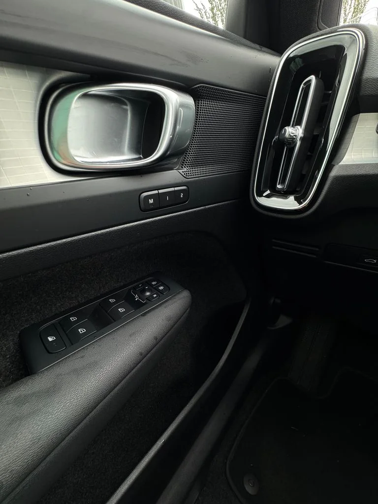 2024 Volvo XC40 Core - Photo 17