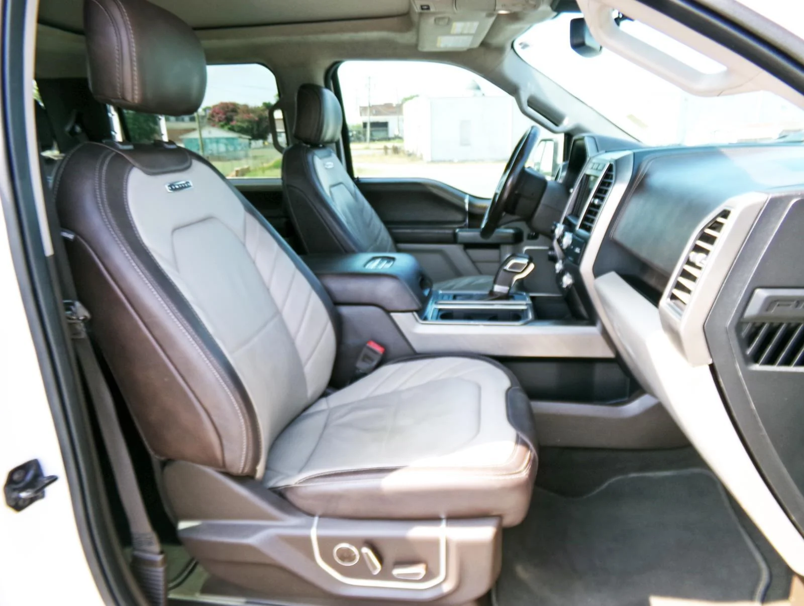 Used 2019 White Platinum Metallic Tri-Coat Ford Limited image 16