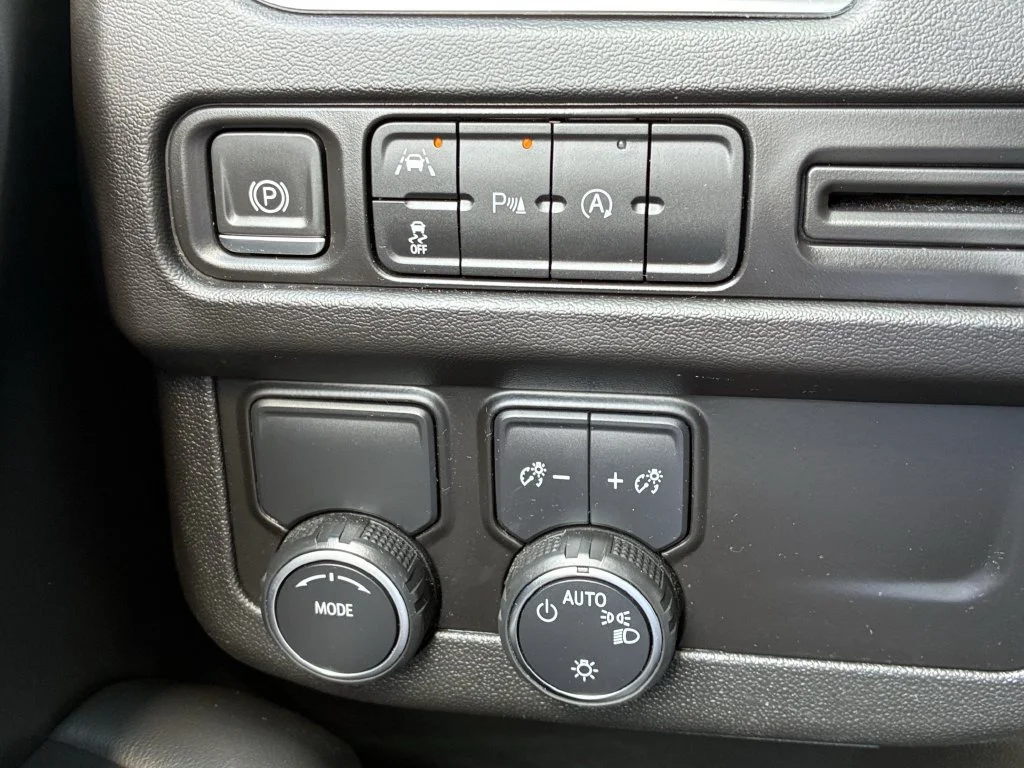 Used 2023 SUMMIT WHITE Chevrolet Premier image 24