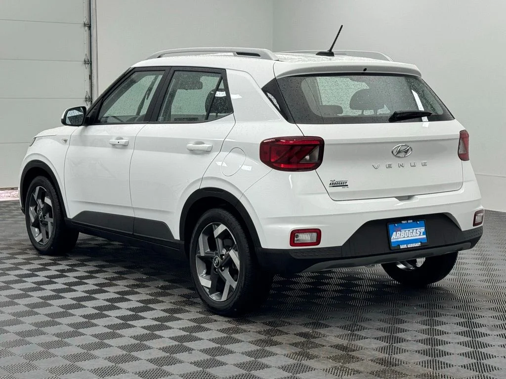 Used 2025 Lunar White Hyundai SEL image 10