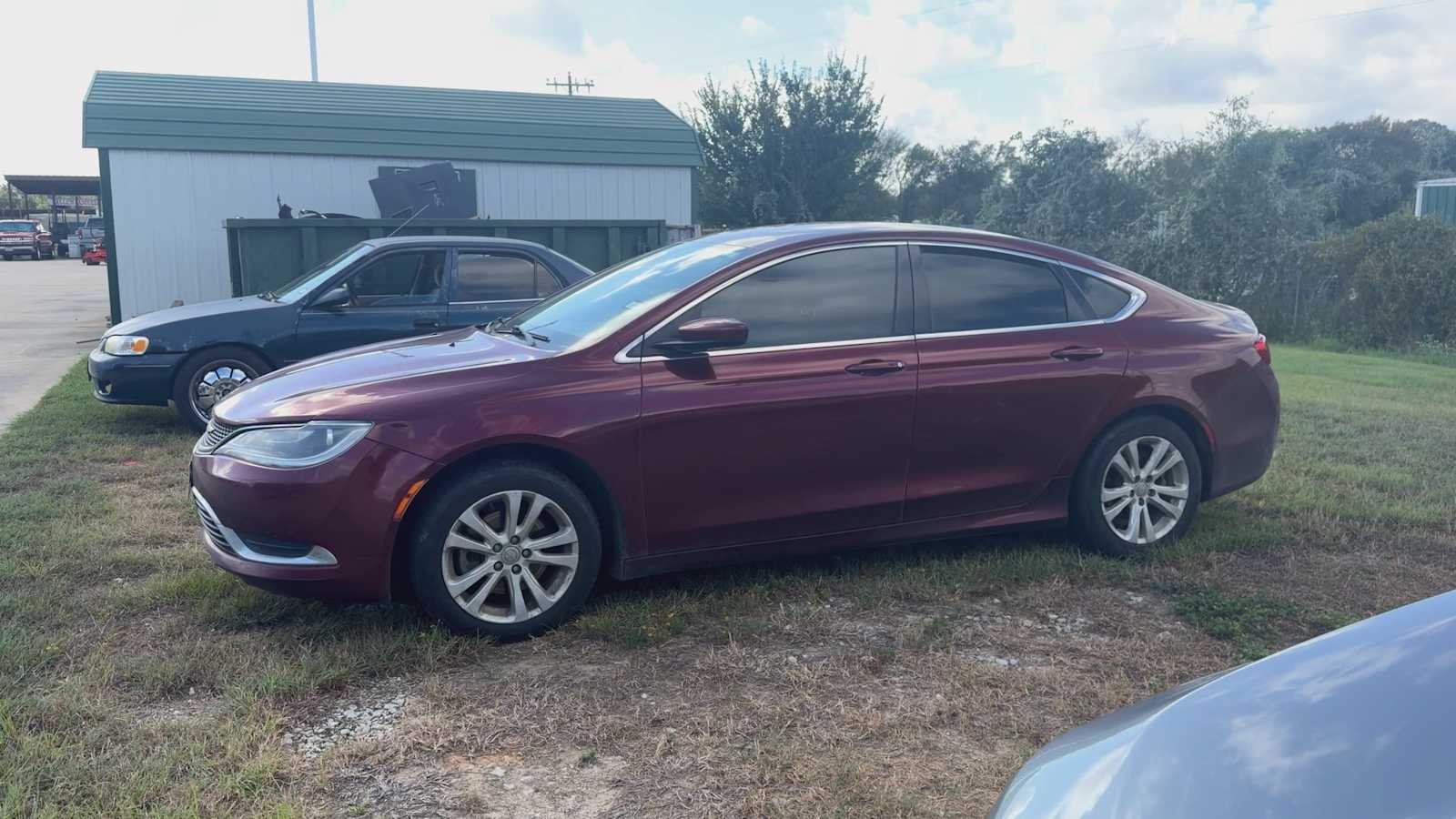 Used 2015 Velvet Red Pearlcoat Chrysler Limited image 4