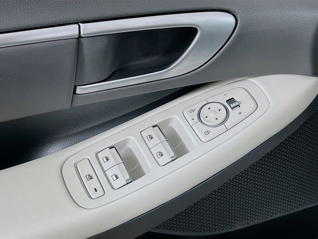 2025 Hyundai Sonata SEL - Photo 9