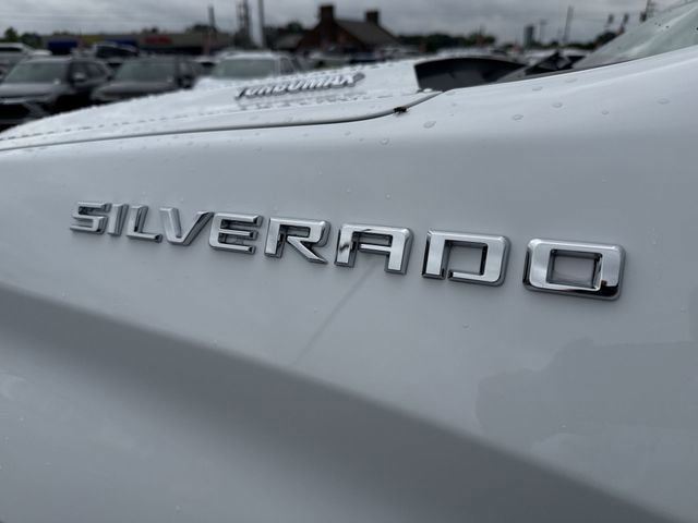 New 2026 Summit White Chevrolet WT image 18