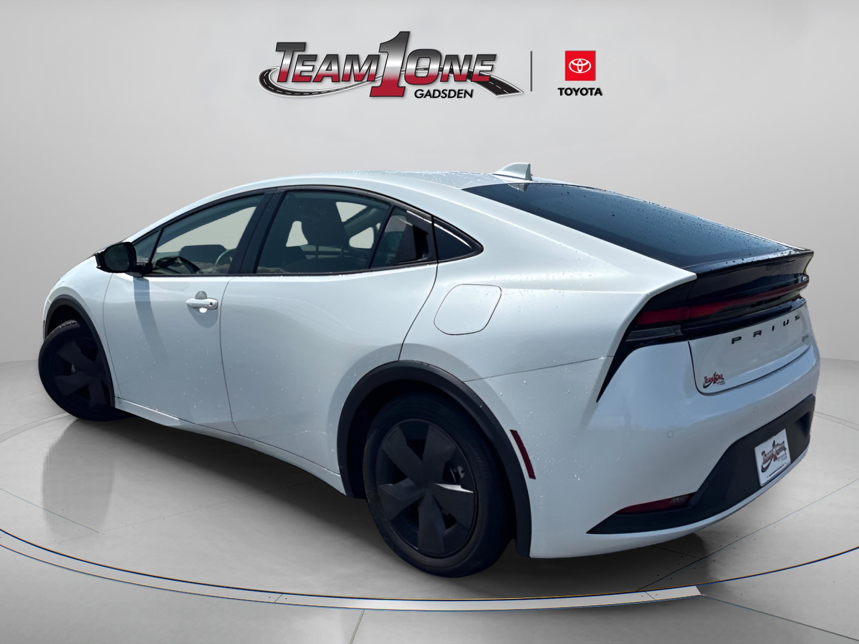 Used 2025 Pearl Toyota LE image 4