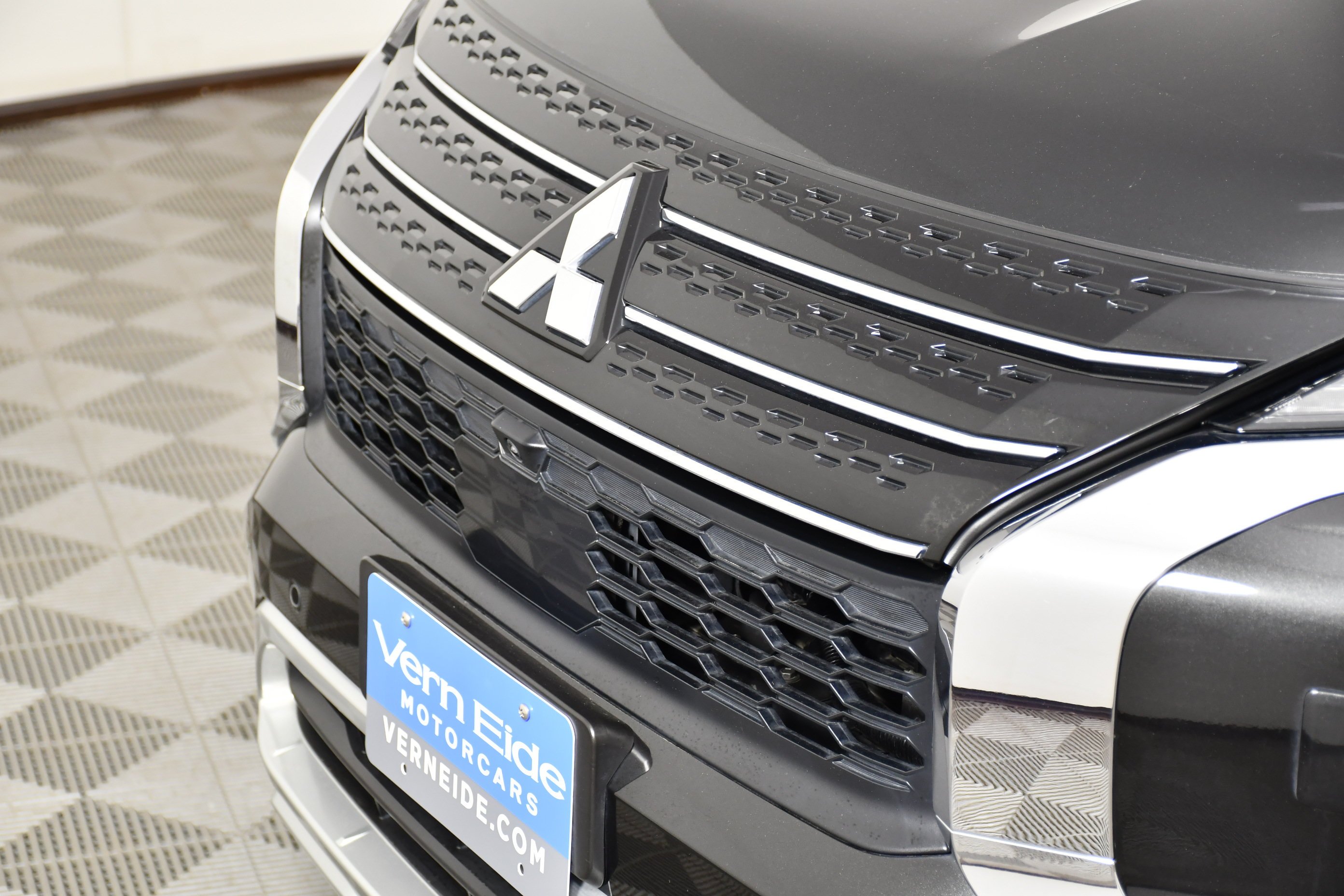 Certified Used 2024 Black Diamond Mitsubishi SE image 11