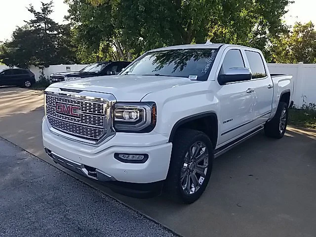 Used 2018 WHITE FROST TRICOAT GMC Denali image 16