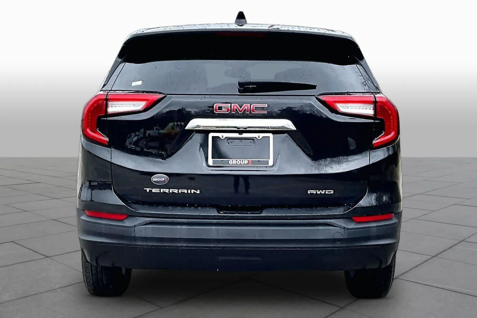 Certified Used 2024 Ebony Twilight Metallic GMC SLE image 5