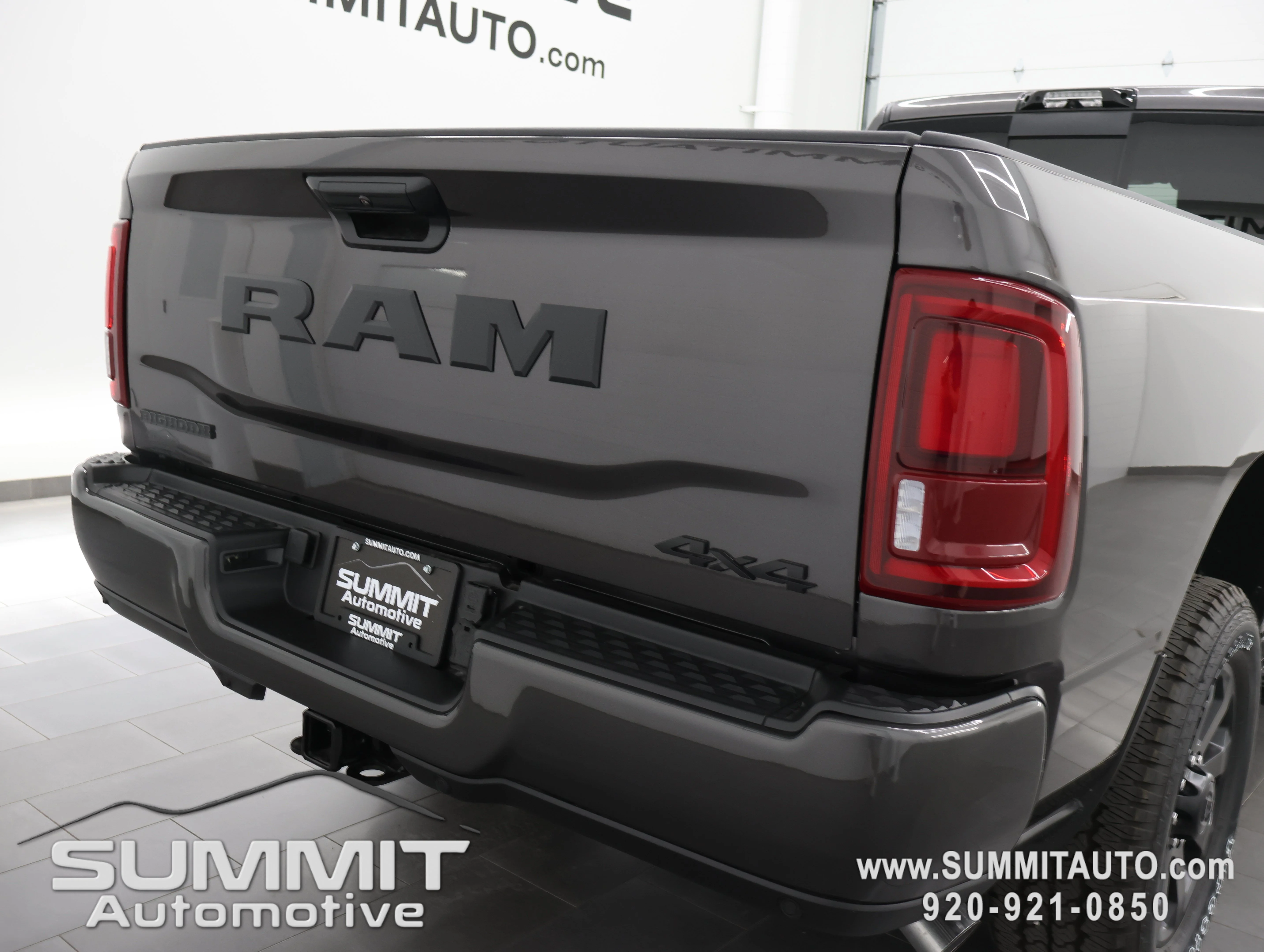 New 2026 Granite Crystal Metallic Clear-Coat Exterior Paint RAM Big Horn image 31