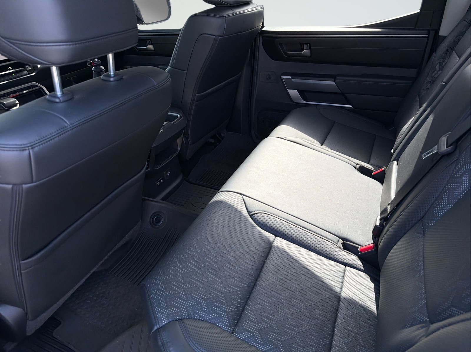 Used 2024 Ice Toyota SR5 image 34