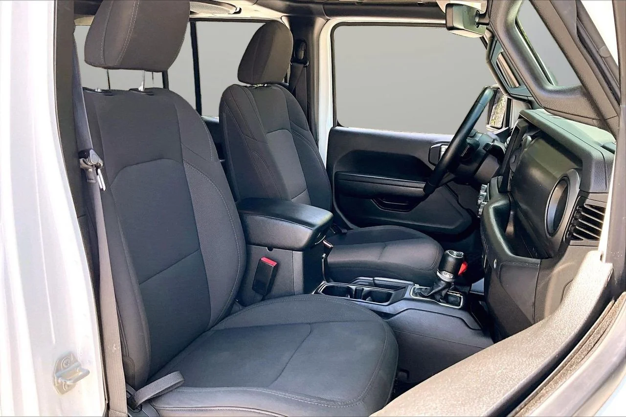 Used 2022 White Jeep Sport S image 23