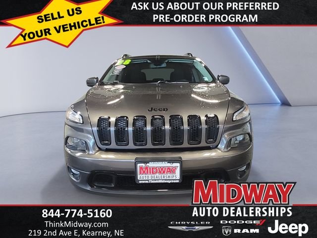 Used 2018 Gray Jeep Latitude image 8