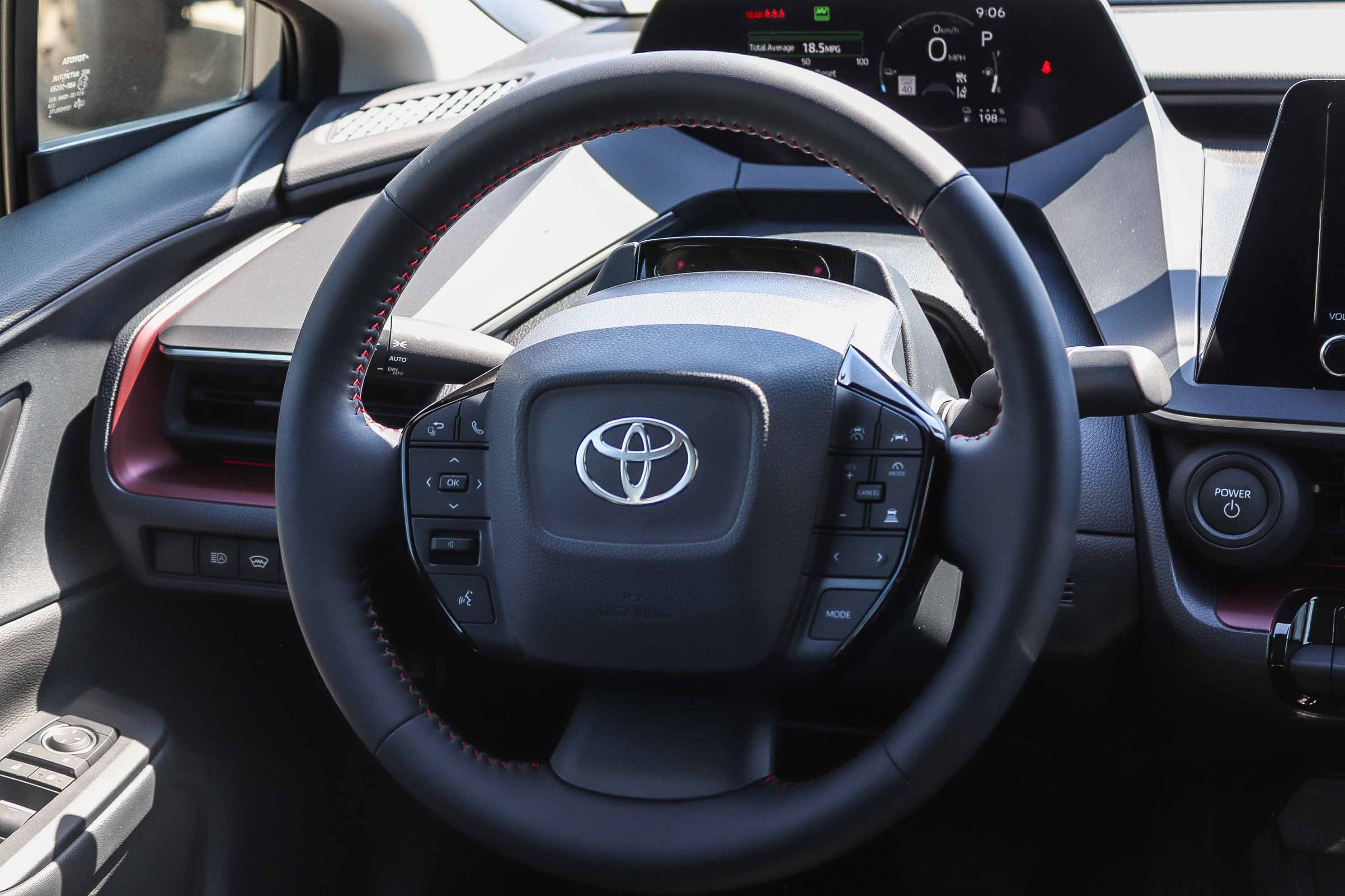 2026 Toyota Prius Plug-in Hybrid XSE - Photo 17