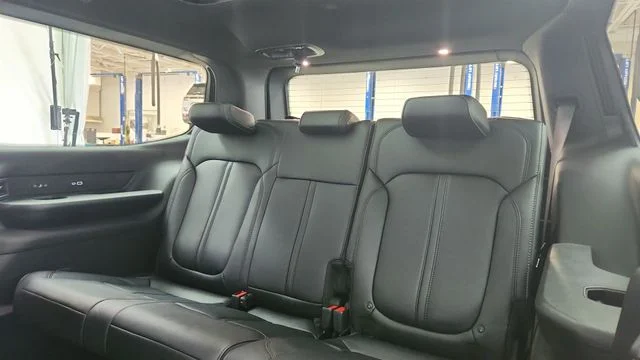New 2026 High Gloss Black Exterior Paint Jeep Limited Reserve image 21