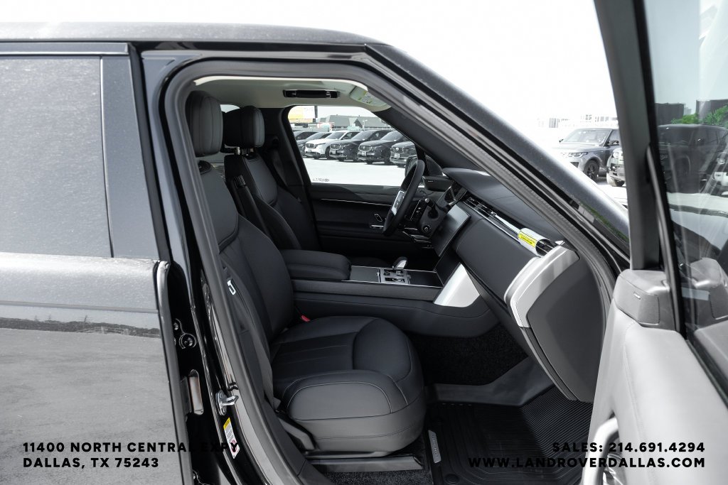 New 2027 Santorini Black Metallic Land Rover SE image 42