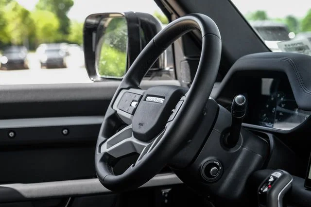 Used 2025 White Land Rover S image 17