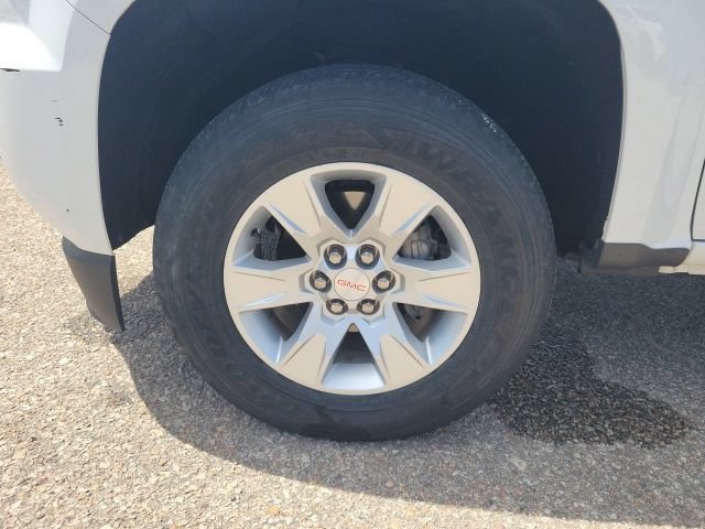 Used 2016 SUMMIT WHITE GMC 2WD SLE image 27