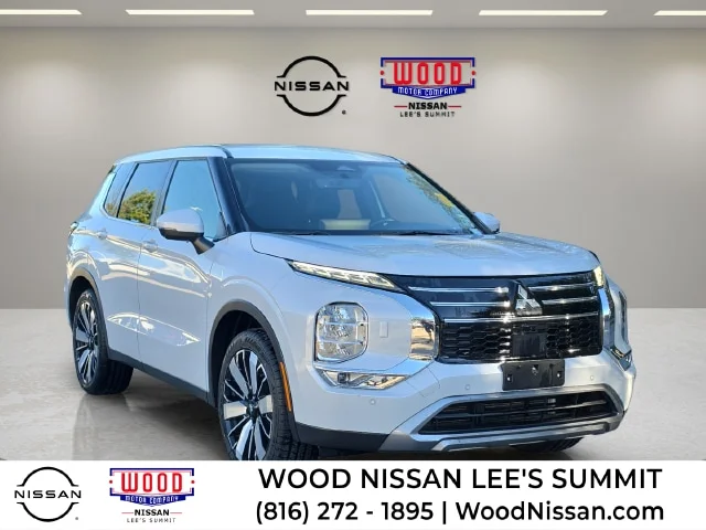 Used 2025 Black Mitsubishi SE image 1