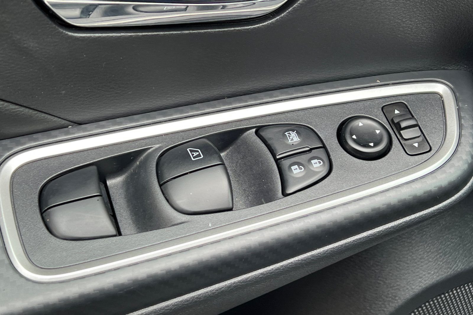 2025 Nissan Versa Sedan SR - Photo 14