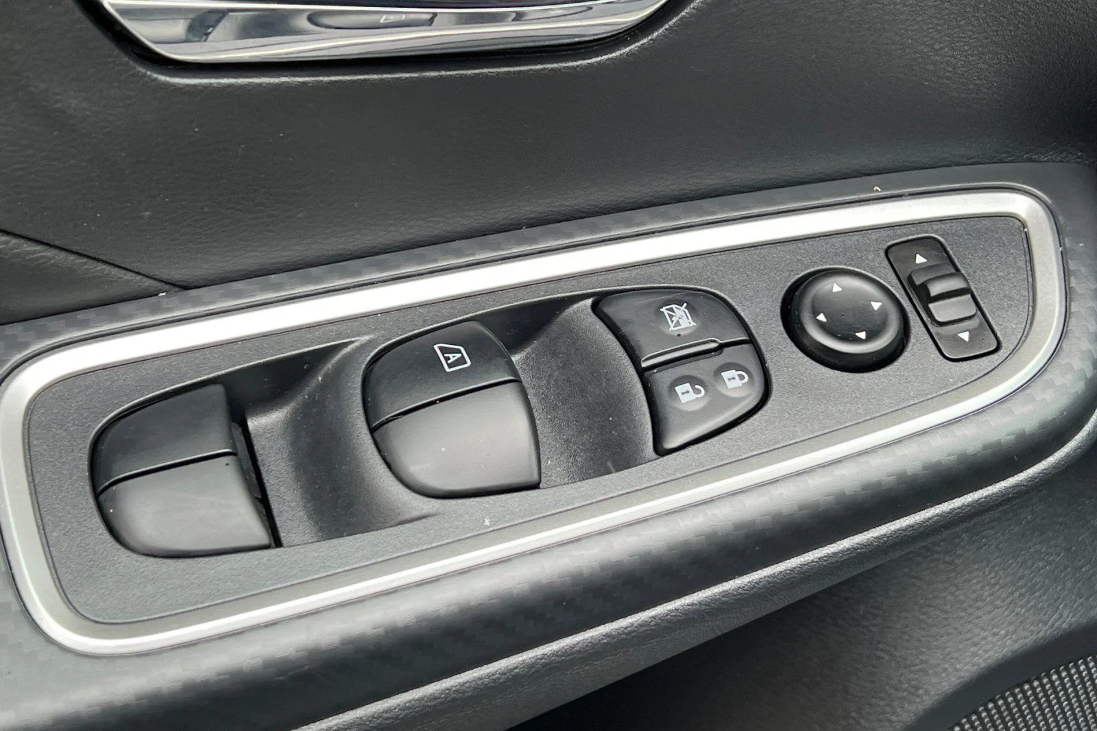 2025 Nissan Versa Sedan SR - Photo 14