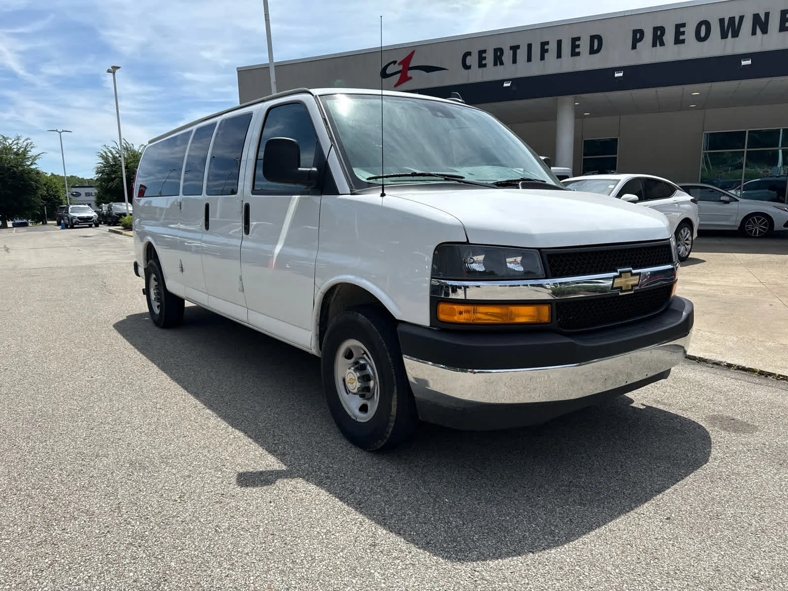 2024 Chevrolet Express Passenger 2024 Chevrolet Express Passenger LT Full-size Passenger Van