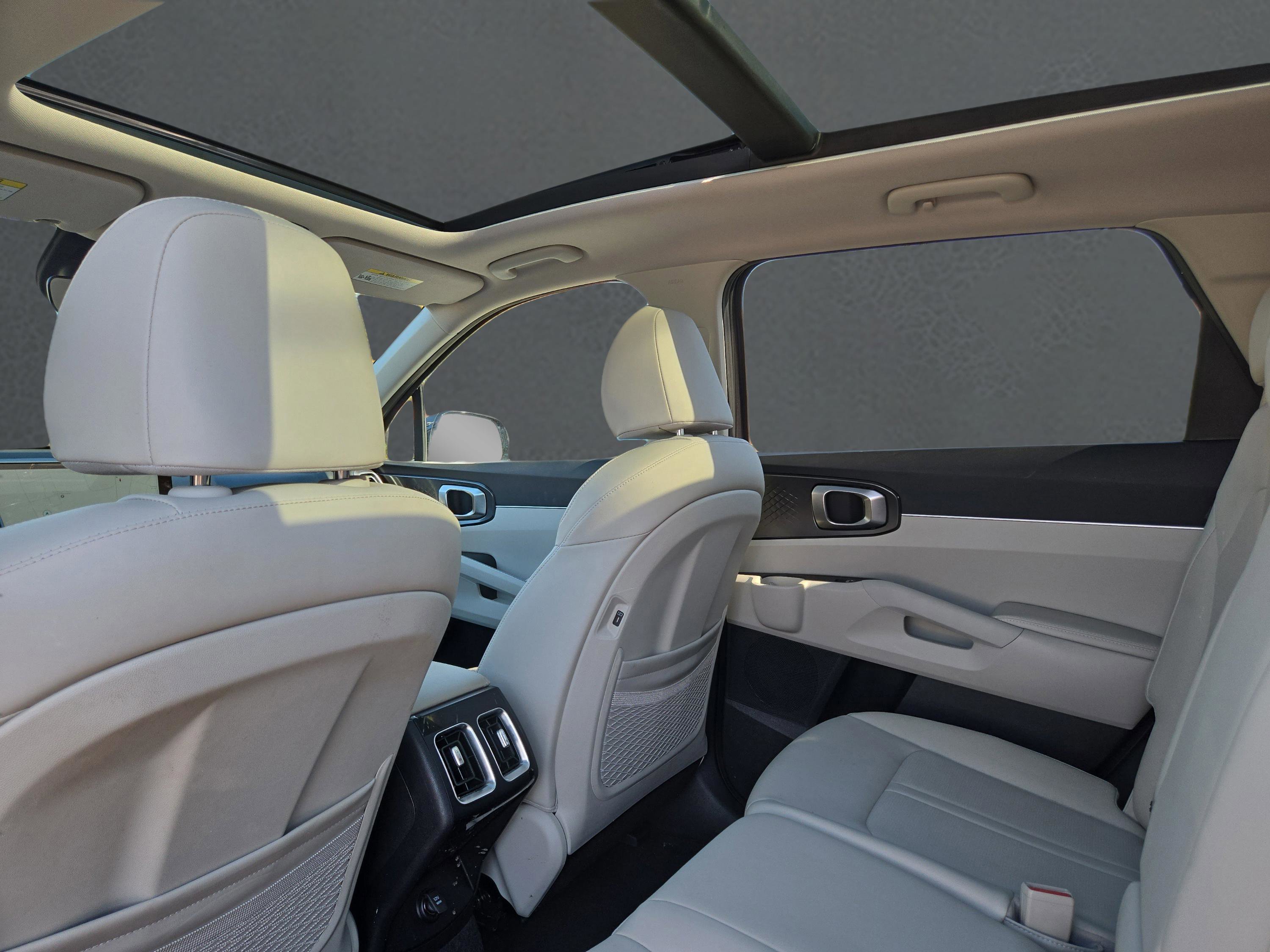 2025 Kia Sorento S - Photo 14