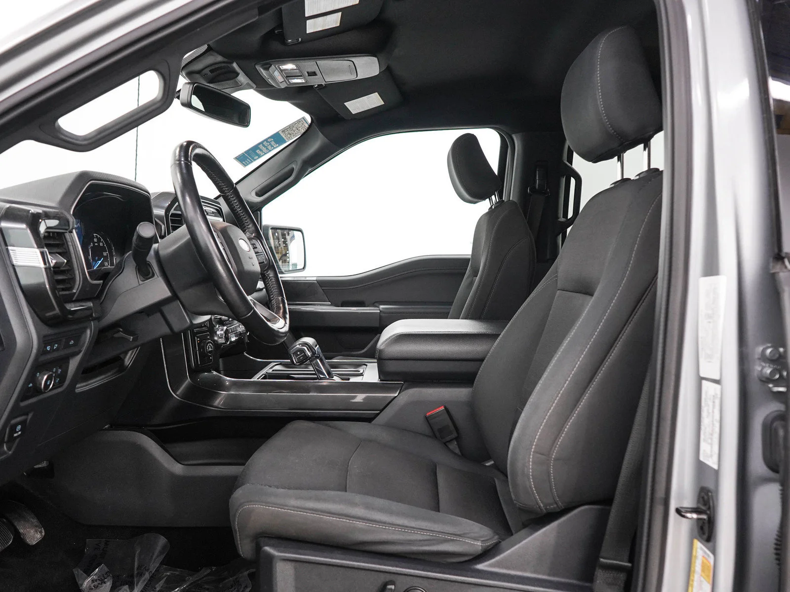 Used 2022  Ford XL image 22