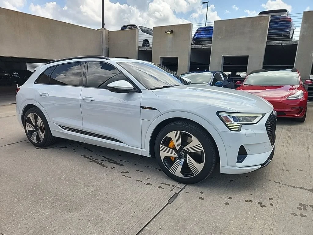 2022 Audi e-tron 95 kWh Premium Plus quattro's photo